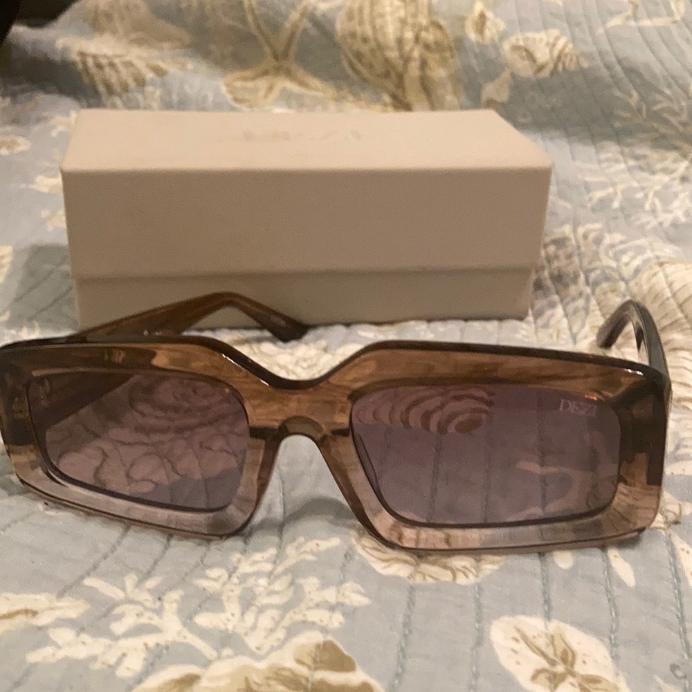 Dezi shades